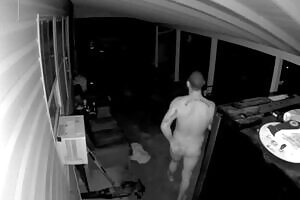 What the fuck who’s  naked outside on live cam naked