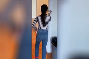 Jenna Ortega Booty in jeans