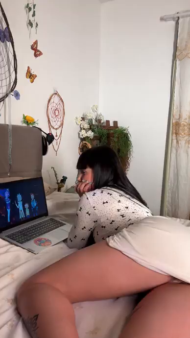 Anjinha Paola Beatriz privacy toda gostosinha de vestido mostrando a calcinha
