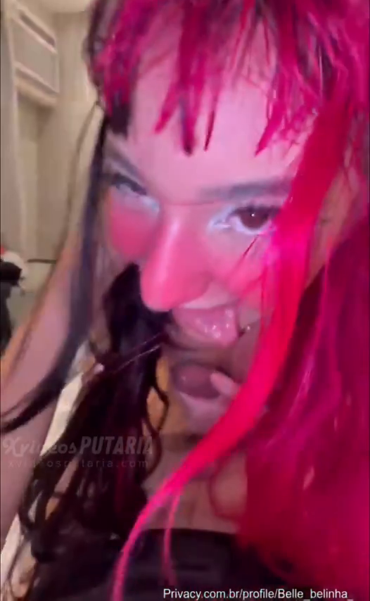 Belle Belinha pelada chupando piroca e rebolando sua bunda grande
