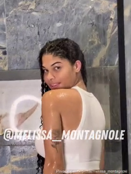 Melissa Montagnole pelada tomando banho e tirando a roupa toda