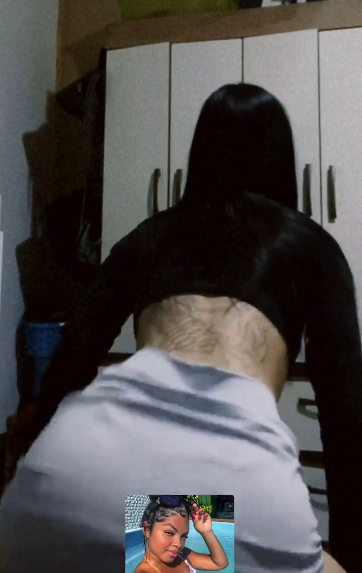Compilado da novinha Japasiq exibindo sua bunda gostosa de calcinha e shortinhos socados na bunda