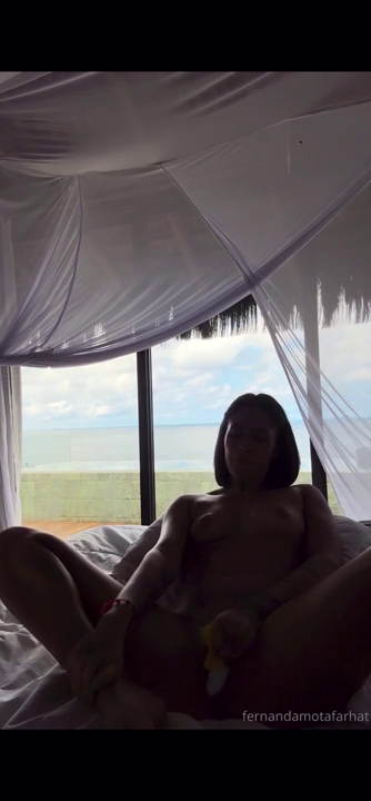 Fernanda Mota Farhat usando dildo na buceta uma delícia molhada bela de uma rapariga tendo orgasmo vazados xxx