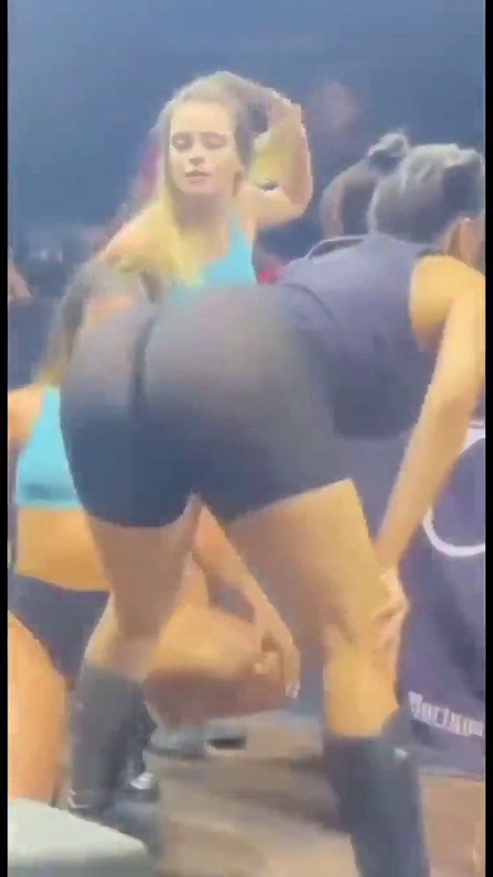 Tainá Costa vazada em compilado dançando funk rebolando até o chão a bunda puta que gosta da putaria malandra