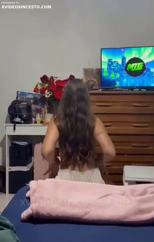 Adryelli Rot dançando funk peladinha e dando seu cuzinho gostoso pro primo socar forte dentro