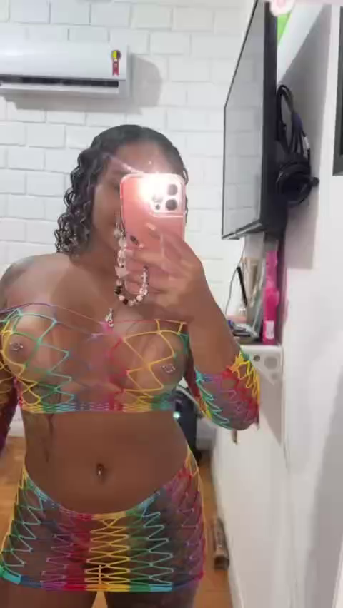Allanna Jhessy rabuda nudes só de lingerie mostrando os peitos enormes e sua bunda empinada e se tocando na pepeca Erome