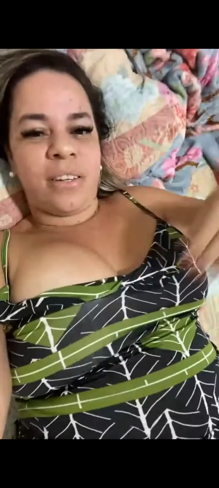 Gleice do casal sem frescura dançando gostoso peladinha mostrando como sua bunda é gigante