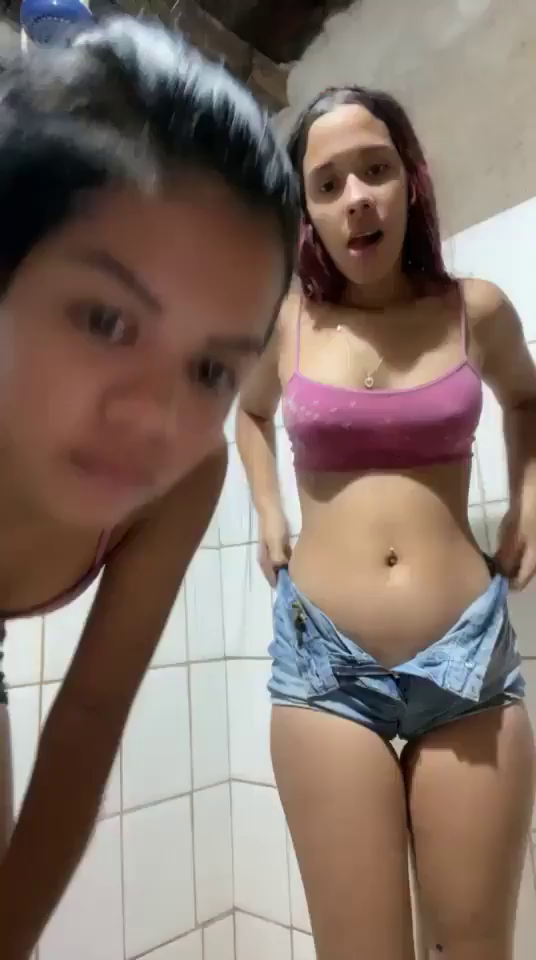 Porno amador com 3 novinhas cariocas rabudas safadas tomando banho gostoso juntinhas