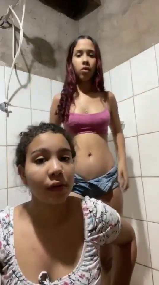 Porno amador com 3 novinhas cariocas rabudas safadas tomando banho gostoso juntinhas