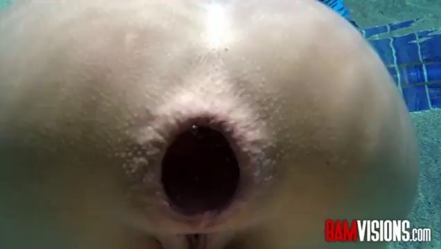 Safada morena sendo penetrada no cuzinho