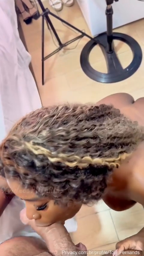 Negra rabuda Emily Louise levando pica na buceta em pornô com do