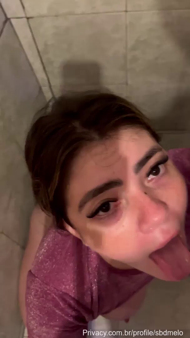 Privacy Jessica Alencar levando mijada na sua cara