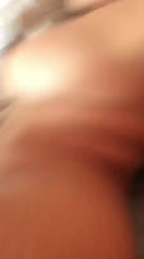 Loira gostosa dando o cú