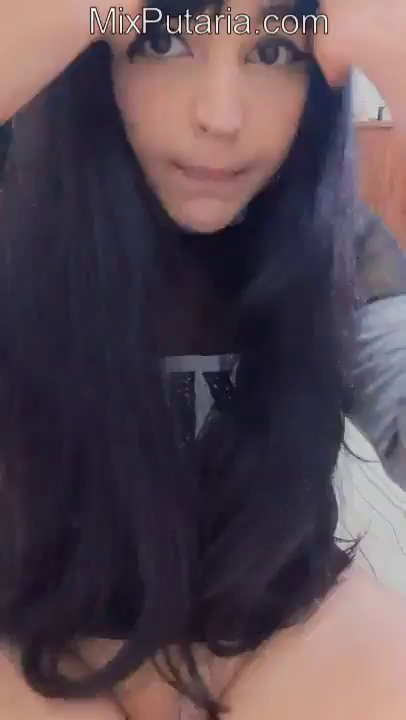 MiniCaramelo peladinha se masturbando - MiniSnail