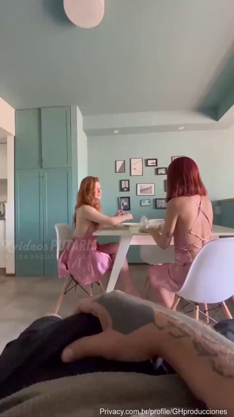 Giovana Grecco e sua prima dando o cuzinho gostoso em menage intenso com direito a tudo