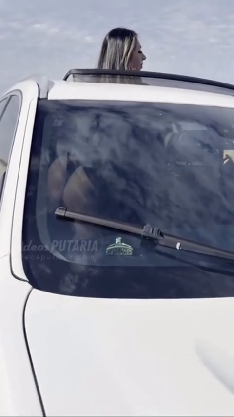 Luh Rush fazendo sexo gostoso com namorado no carro mostrando como é safadinha