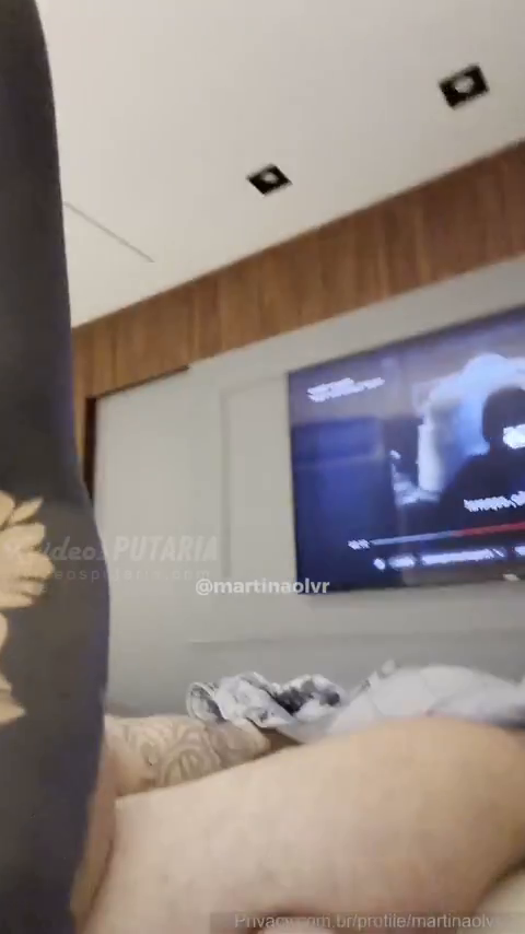 Martina Oliveira dando galopadas gostosas na rola do priminho fazendo ele jorrar leite