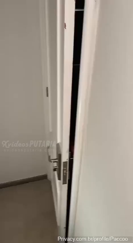 Raissa Avanzo dando com força a bucetinha gostosa pro amigo Paccoo foder de forma selvagem