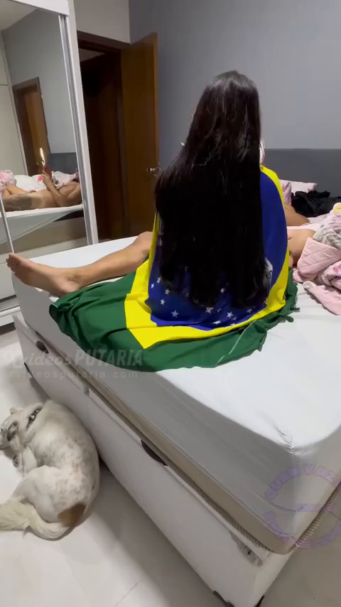 Xehli G de quatro deixando o amigo nerdola comer sua buceta e seu rabinho